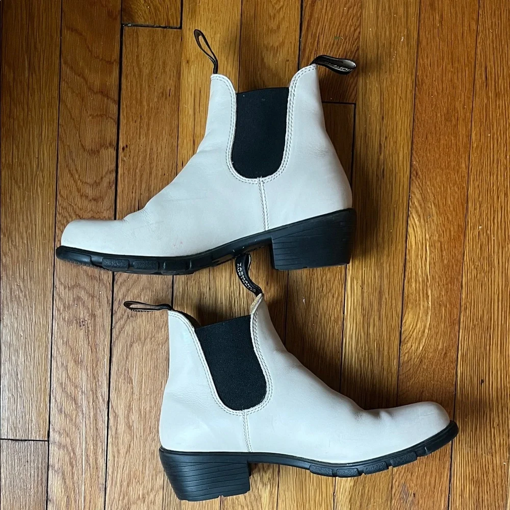 Blundstone Off-White Leather Boots - Picture 3 of 5